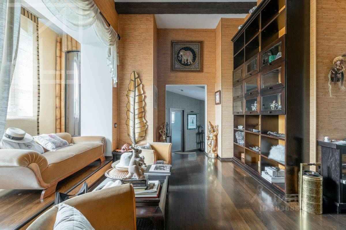 4-комнатная квартира, 300 м²