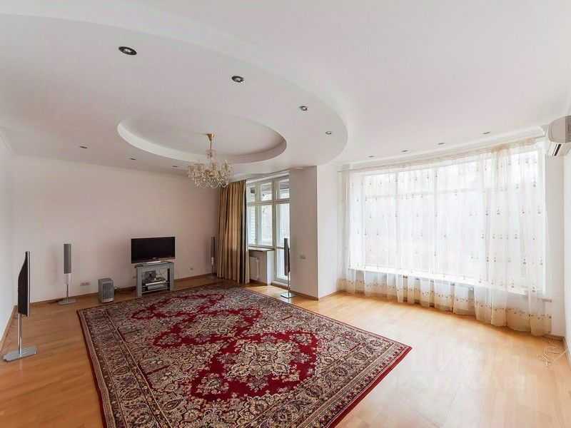 5-комнатная квартира, 270 м²