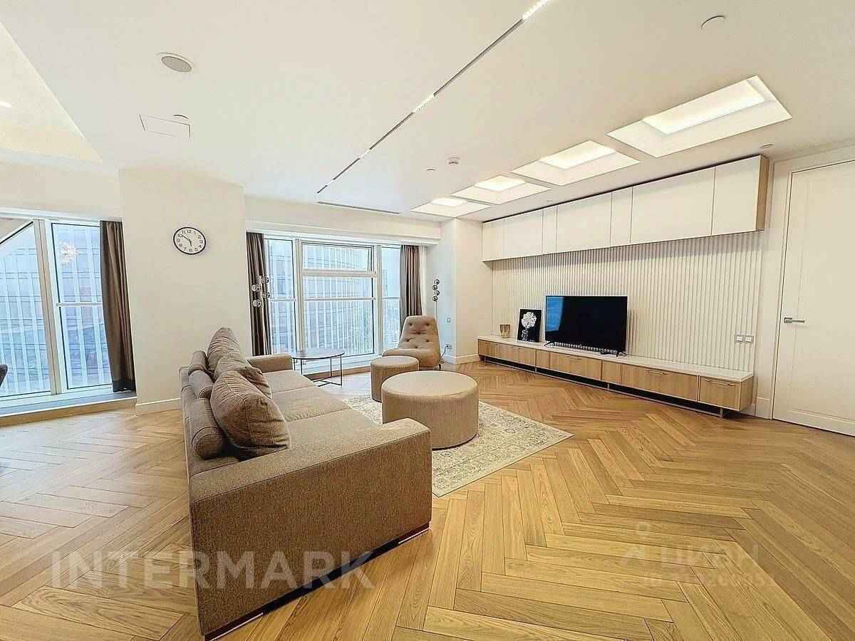 2-комнатная квартира, 107 м² — фотография 2