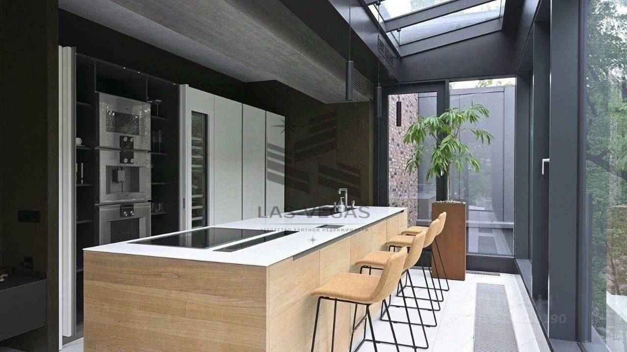 4-комнатная квартира, 225 м² — фотография 3