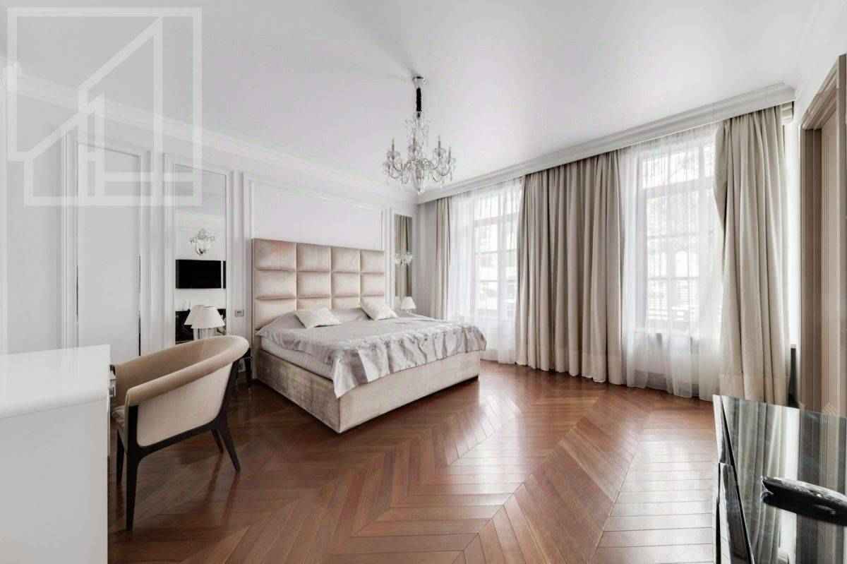 3-комнатная квартира, 180 м²