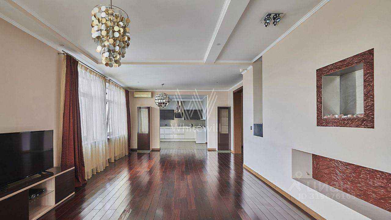 4-комнатная квартира, 180 м²