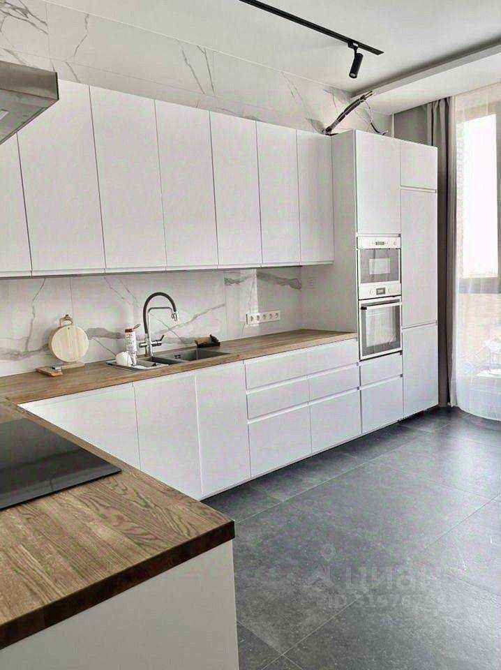 4-комнатная квартира, 140 м² — фотография 2