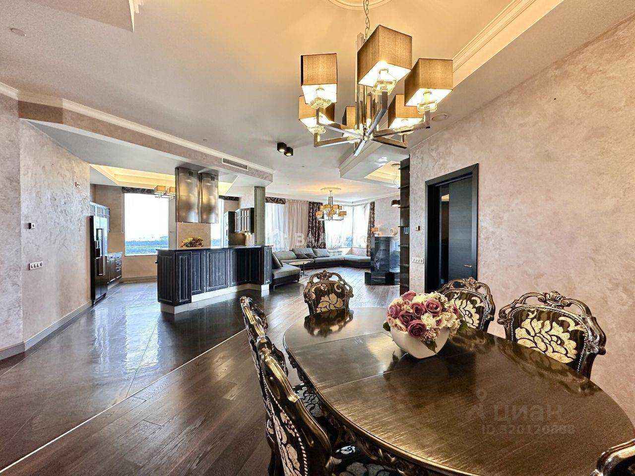 4-комнатная квартира, 210 м²