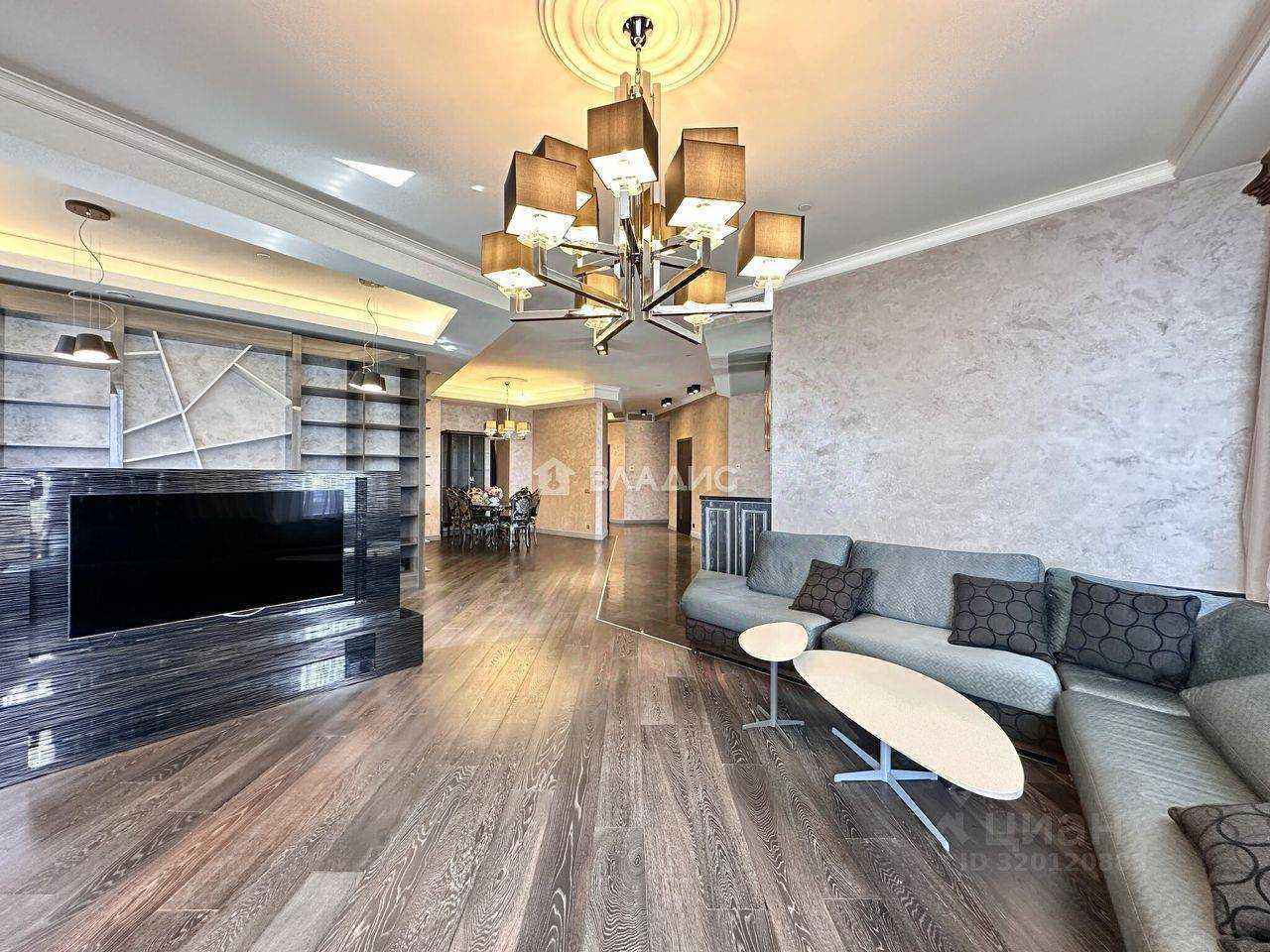 4-комнатная квартира, 210 м² — фотография 2