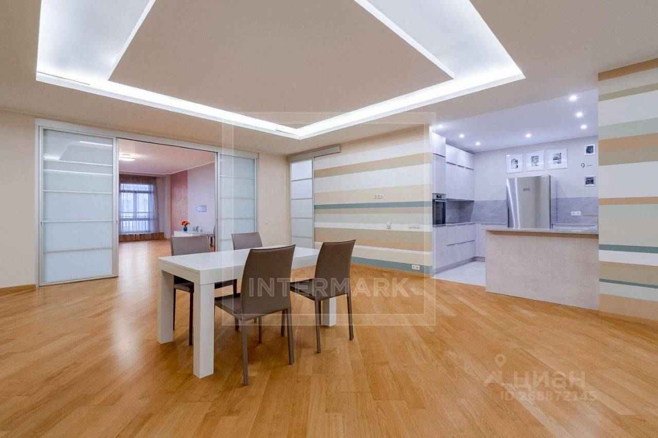 4-комнатная квартира, 212 м²