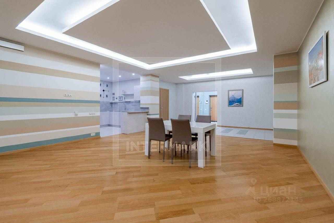 4-комнатная квартира, 212 м² — фотография 2