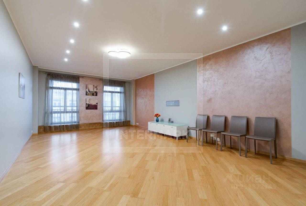4-комнатная квартира, 212 м² — фотография 3