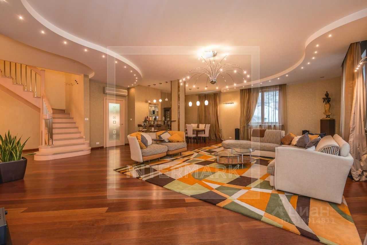 4-комнатная квартира, 220 м²