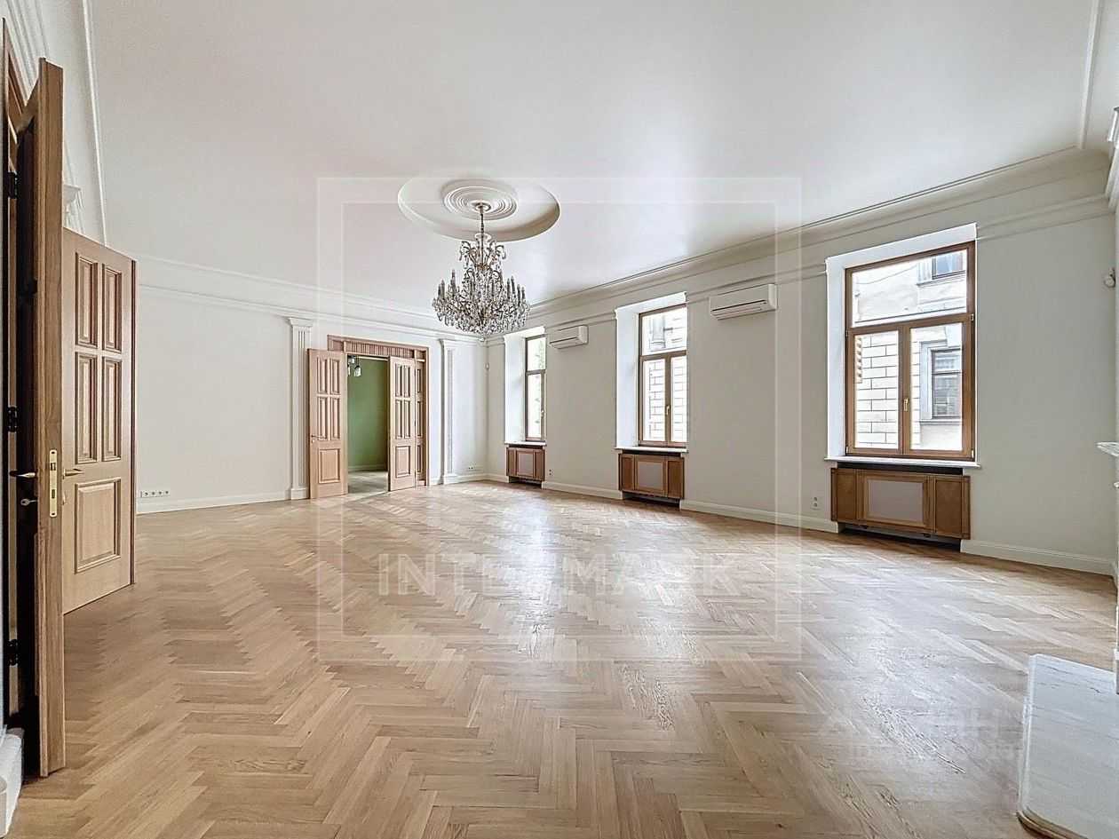 5-комнатная квартира, 220 м²