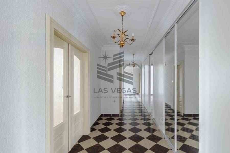 5-комнатная квартира, 229 м² — фотография 2