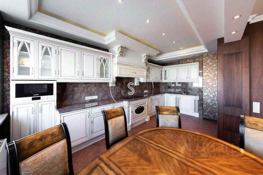 5-комнатная квартира, 240 м²