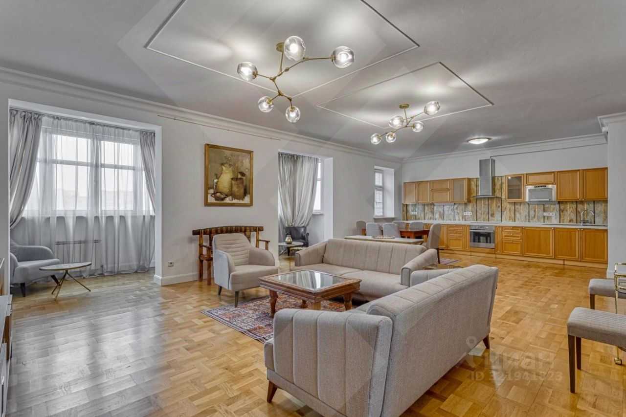 4-комнатная квартира, 210 м² — фотография 2