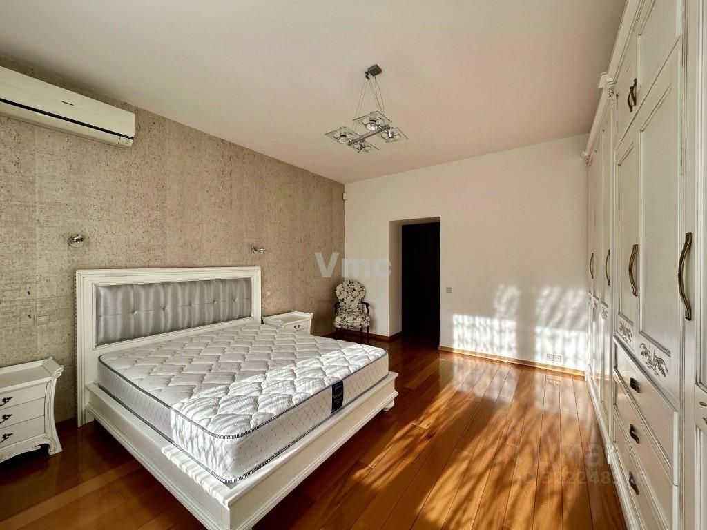 4-комнатная квартира, 180 м²