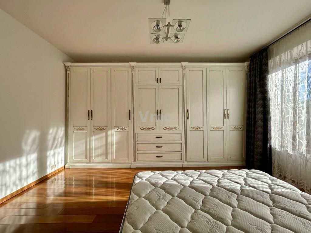 4-комнатная квартира, 180 м² — фотография 2