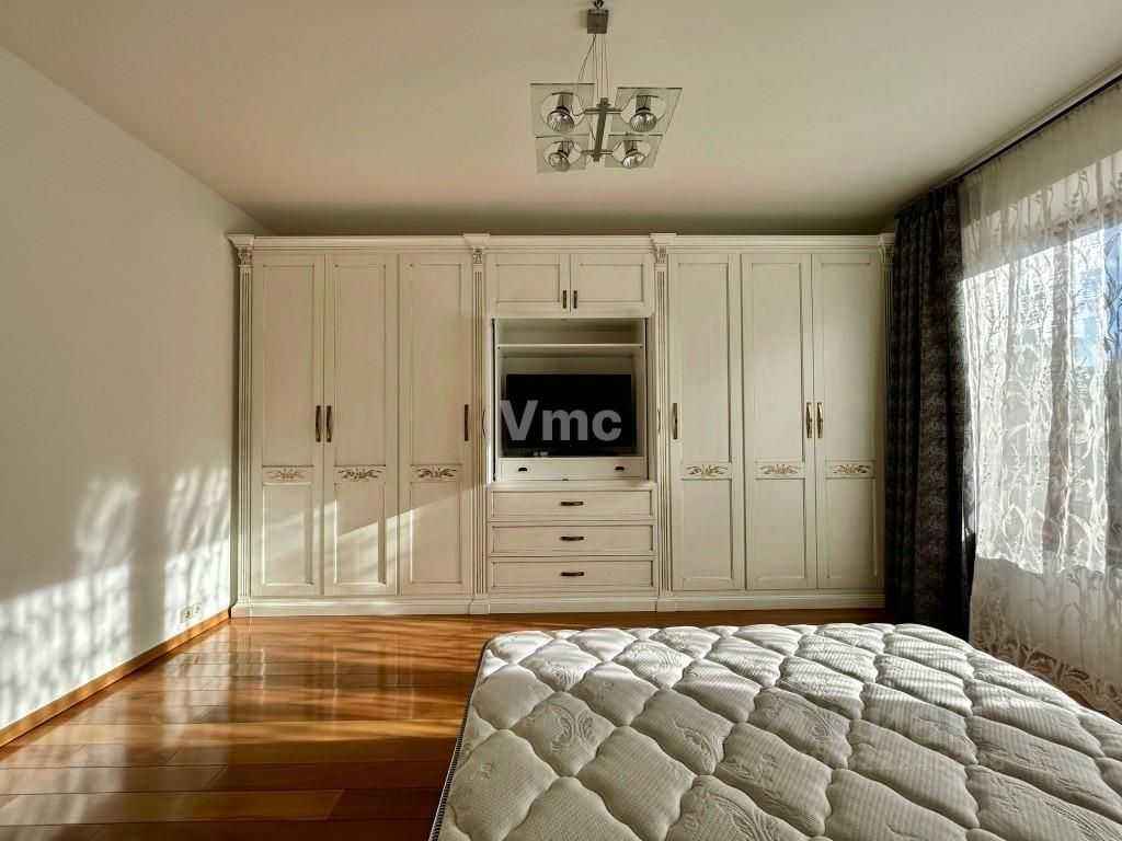 4-комнатная квартира, 180 м² — фотография 3
