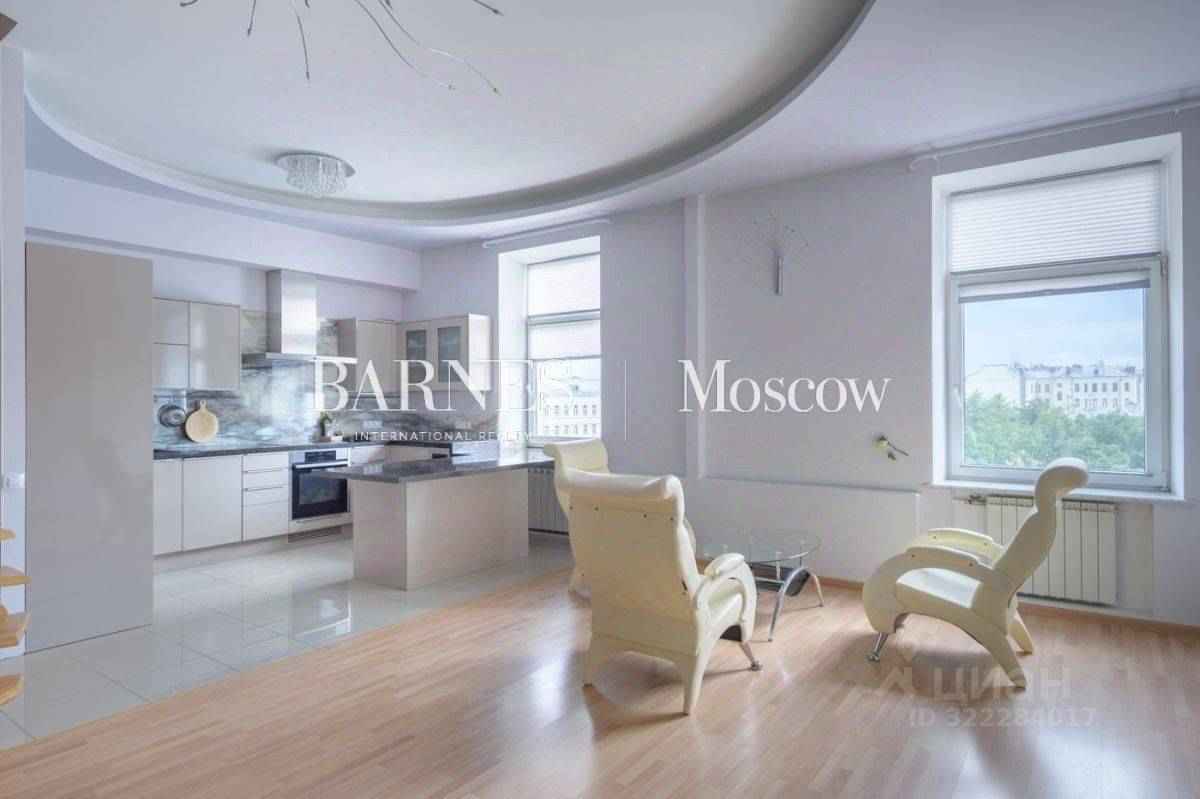 5-комнатная квартира, 270 м²