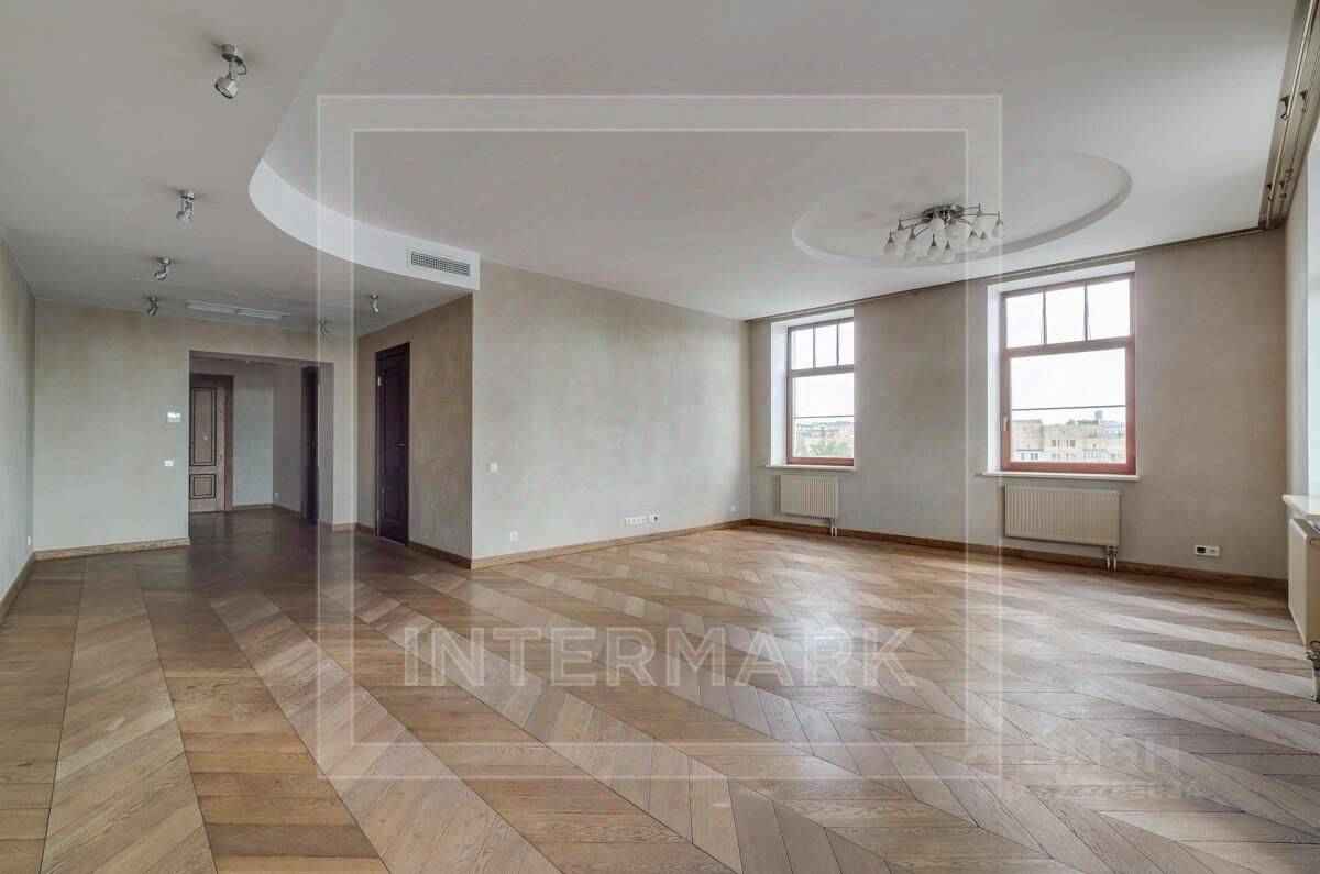 4-комнатная квартира, 180 м²
