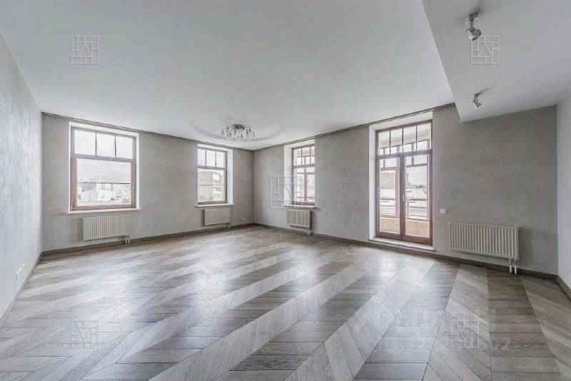 4-комнатная квартира, 180 м²