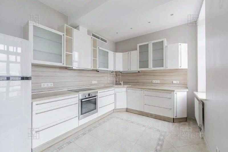 4-комнатная квартира, 180 м² — фотография 3
