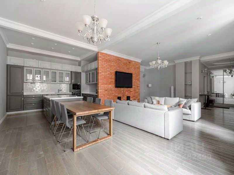 5-комнатная квартира, 203 м²