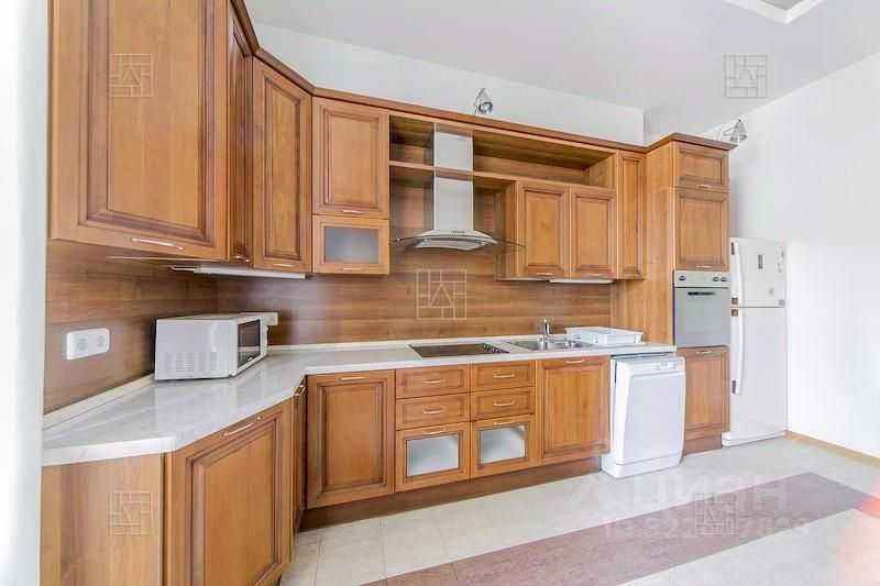 5-комнатная квартира, 220 м²