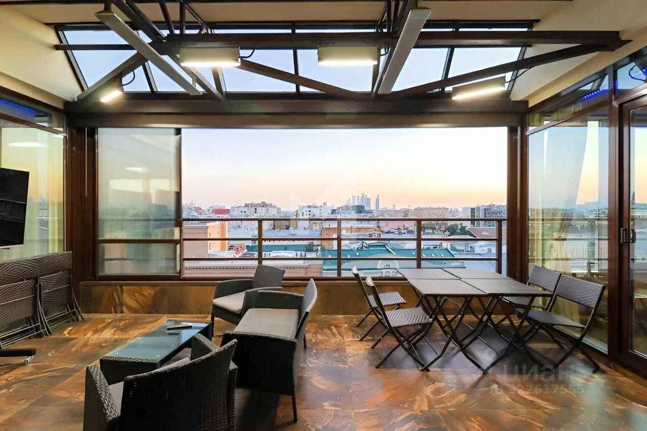 4-комнатная квартира, 215 м²