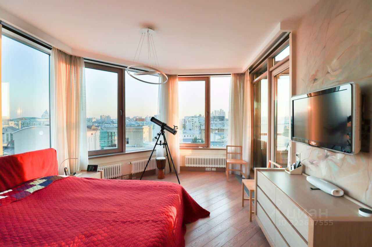 4-комнатная квартира, 215 м² — фотография 3