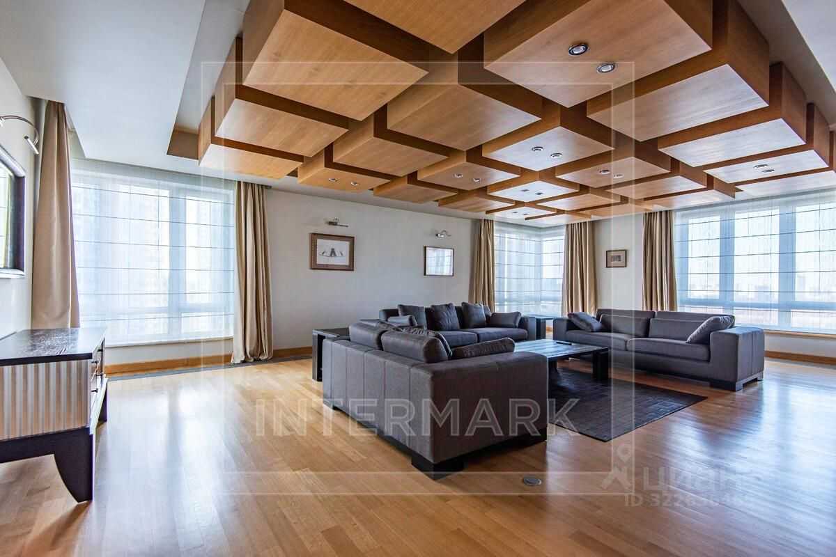 5-комнатная квартира, 245 м²