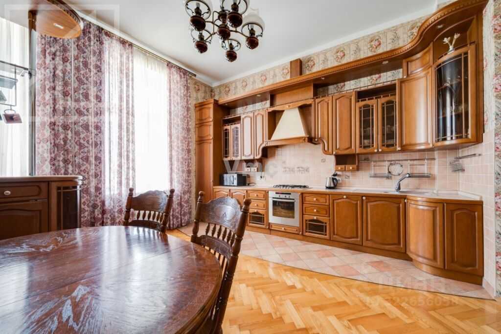 5-комнатная квартира, 190 м²