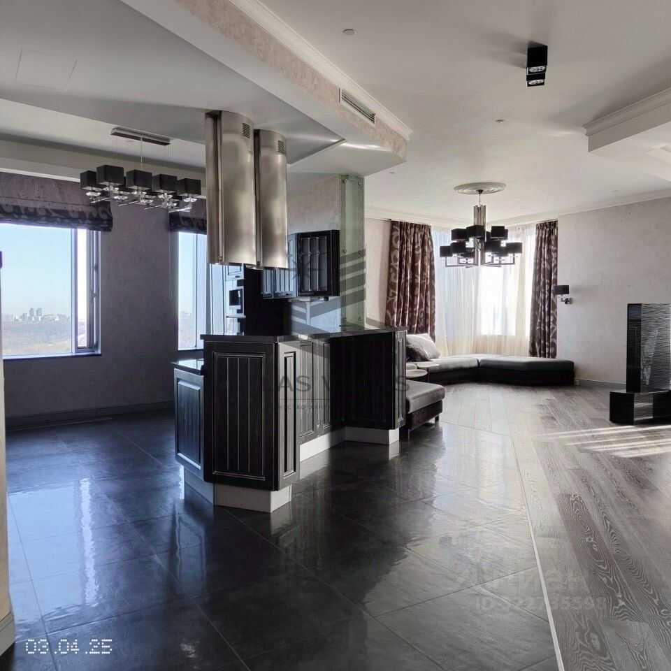 4-комнатная квартира, 210,8 м² — фотография 2
