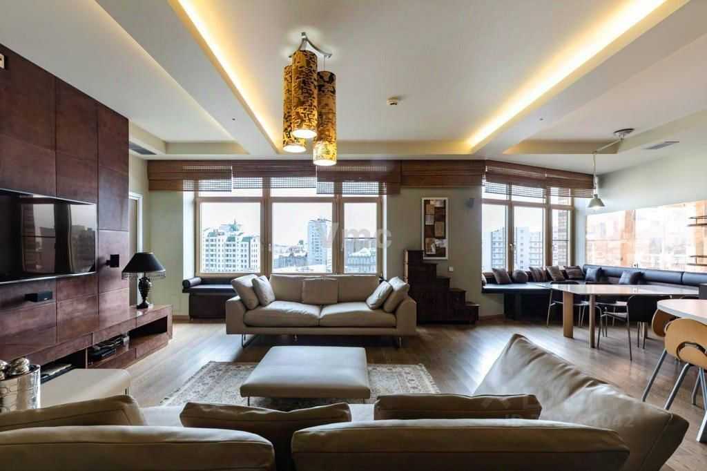 4-комнатная квартира, 180 м²