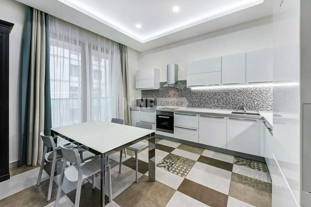 4-комнатная квартира, 169 м² — фотография 3