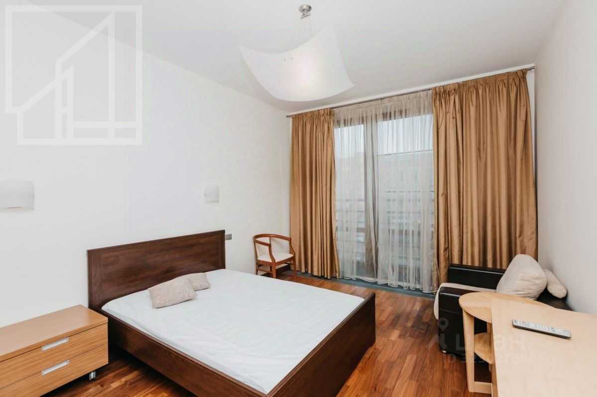 5-комнатная квартира, 221 м²