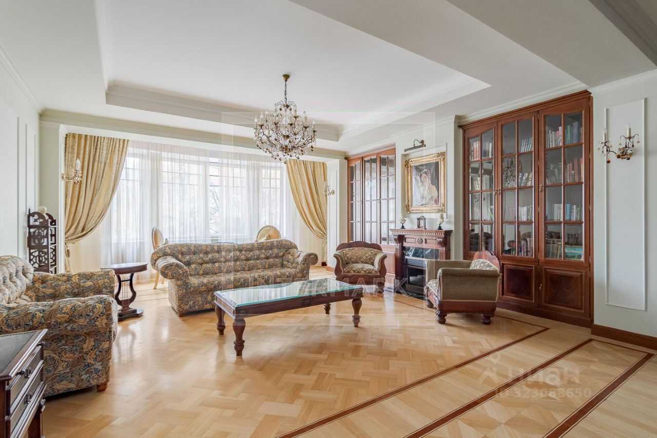 4-комнатная квартира, 242 м²