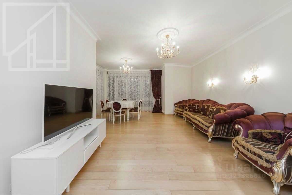 5-комнатная квартира, 225 м²