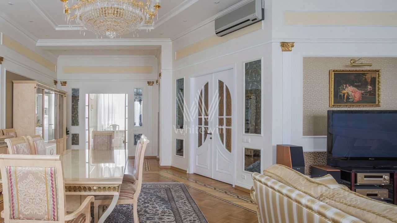 4-комнатная квартира, 180 м²