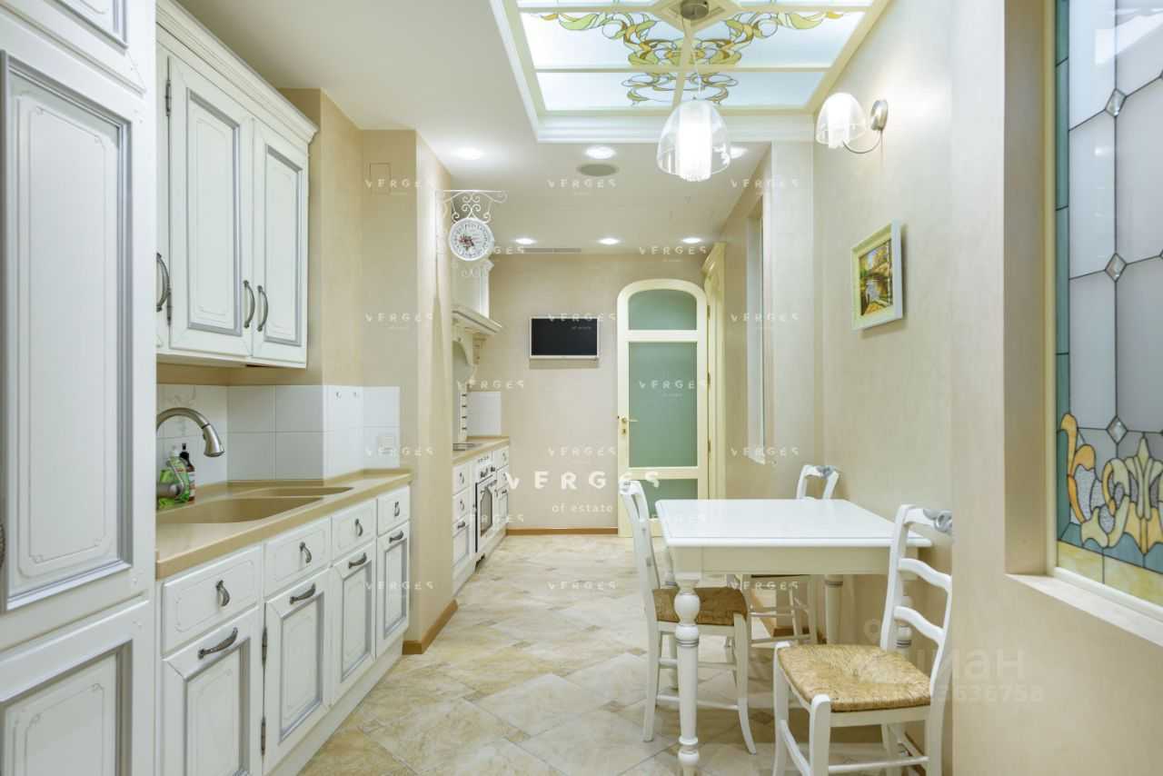 4-комнатная квартира, 217 м² — фотография 3