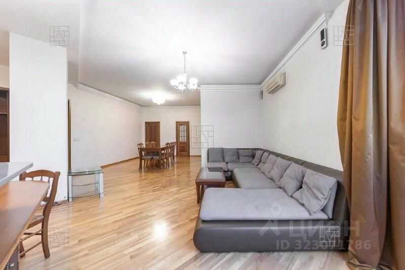 4-комнатная квартира, 130 м² — фотография 2