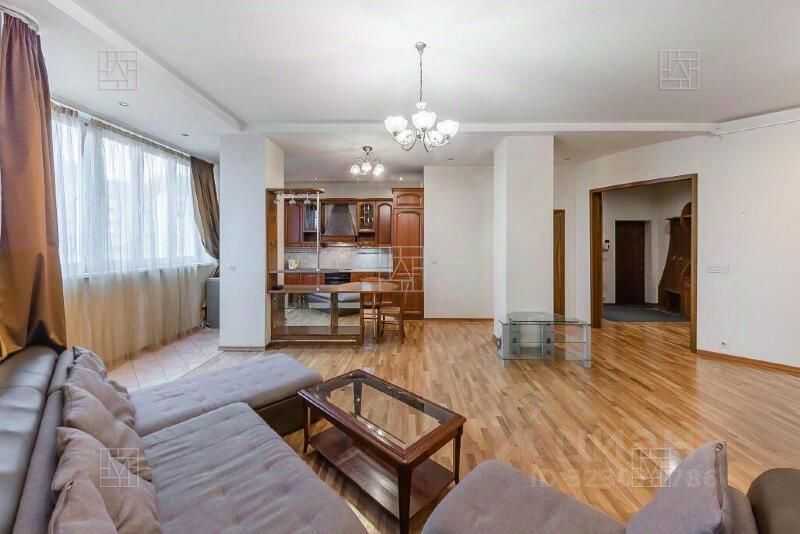 4-комнатная квартира, 130 м² — фотография 3
