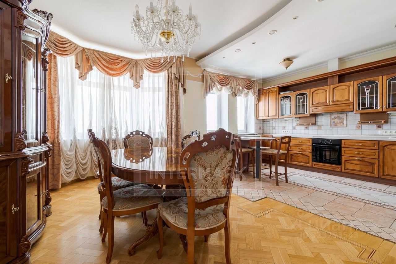 5-комнатная квартира, 198 м²