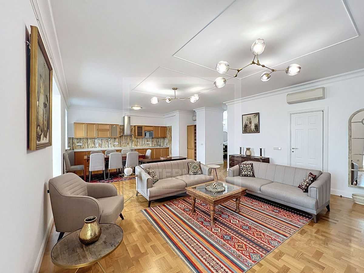 4-комнатная квартира, 210 м²