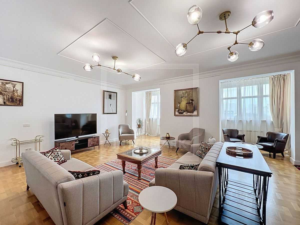 4-комнатная квартира, 210 м² — фотография 2