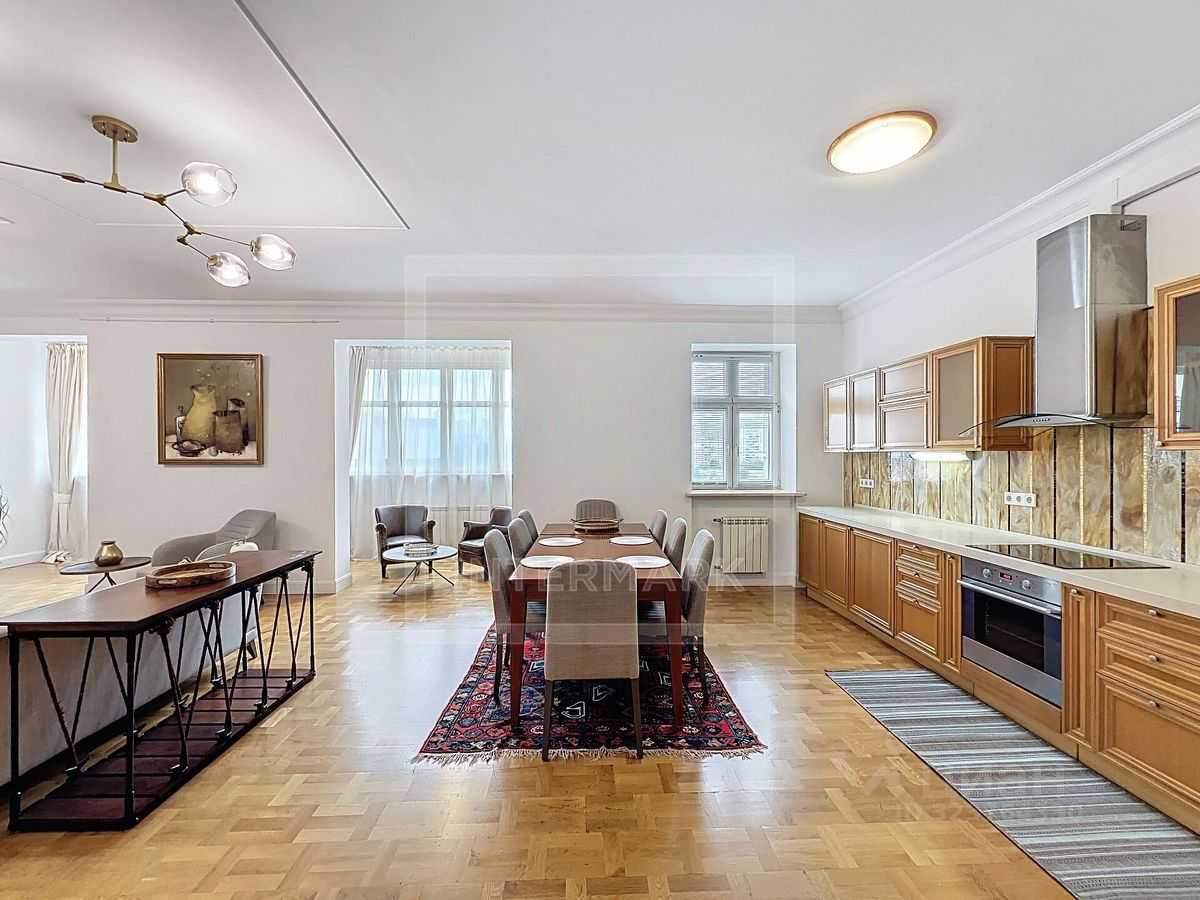 4-комнатная квартира, 210 м² — фотография 3