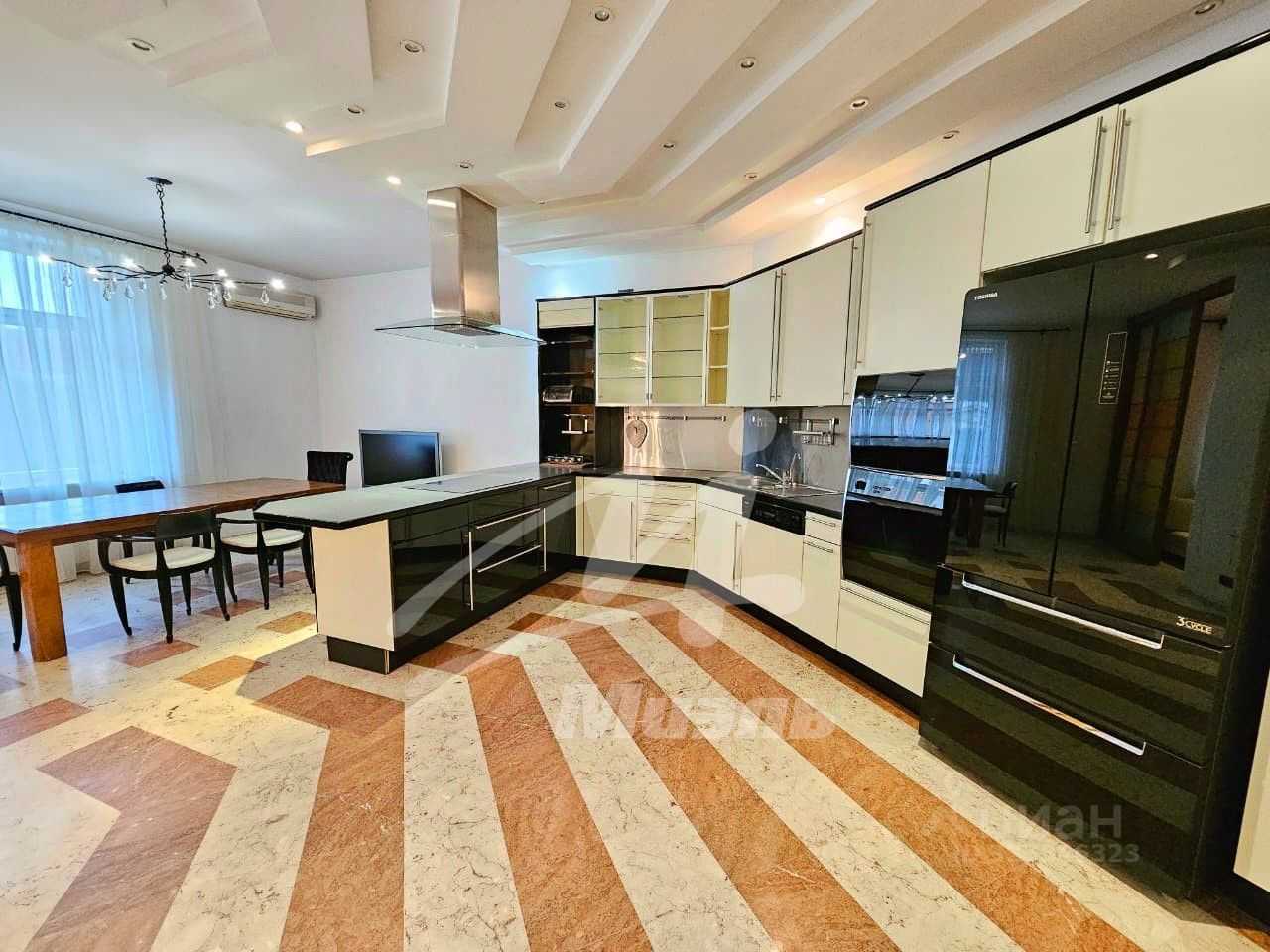 5-комнатная квартира, 295 м² — фотография 2