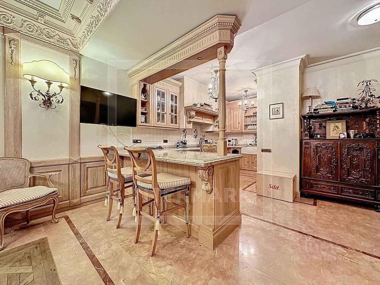 4-комнатная квартира, 190 м² — фотография 3