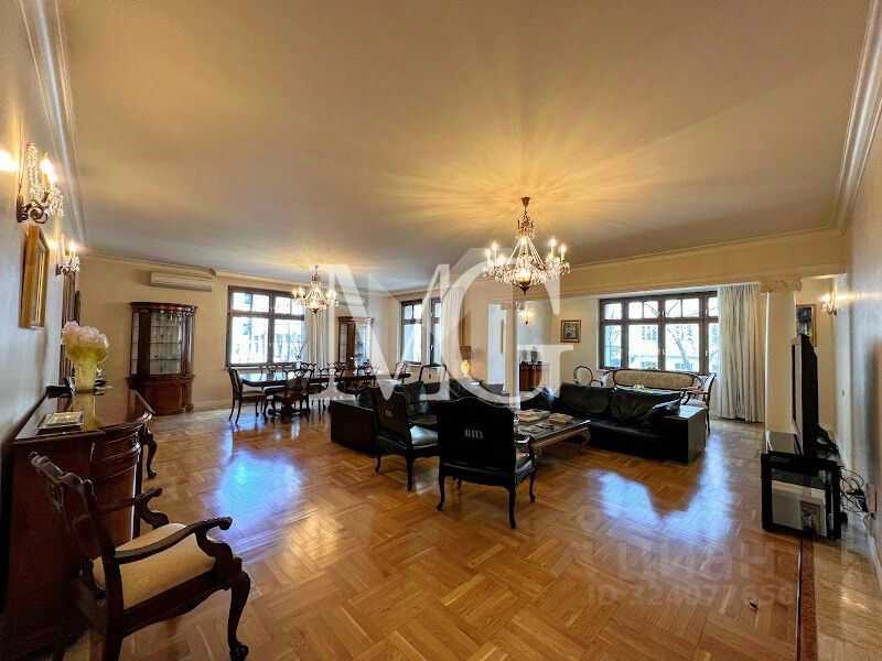 4-комнатная квартира, 250 м²