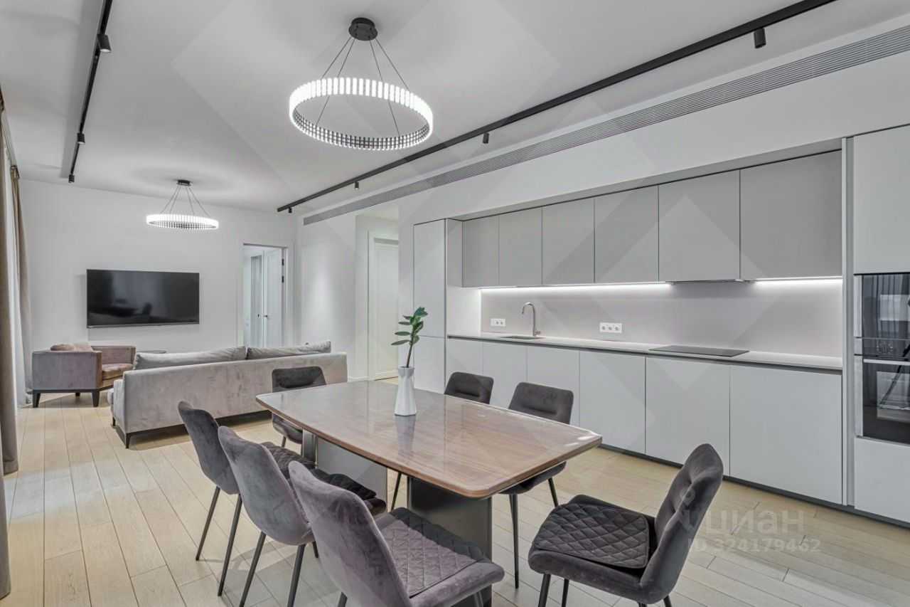 4-комнатная квартира, 140 м² — фотография 2