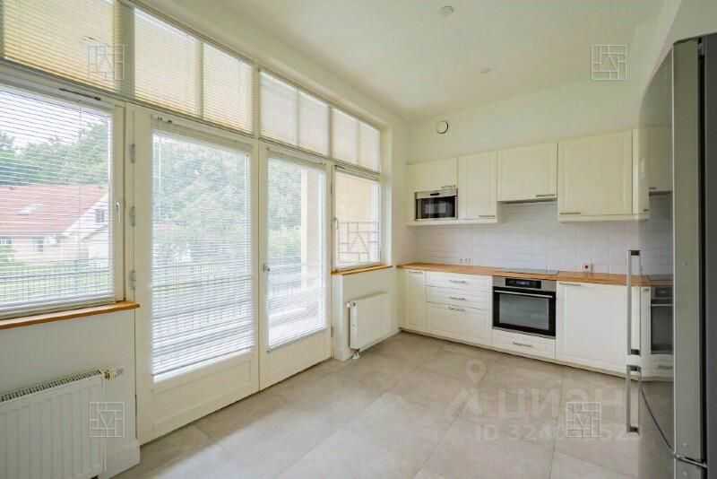 4-комнатная квартира, 195 м²