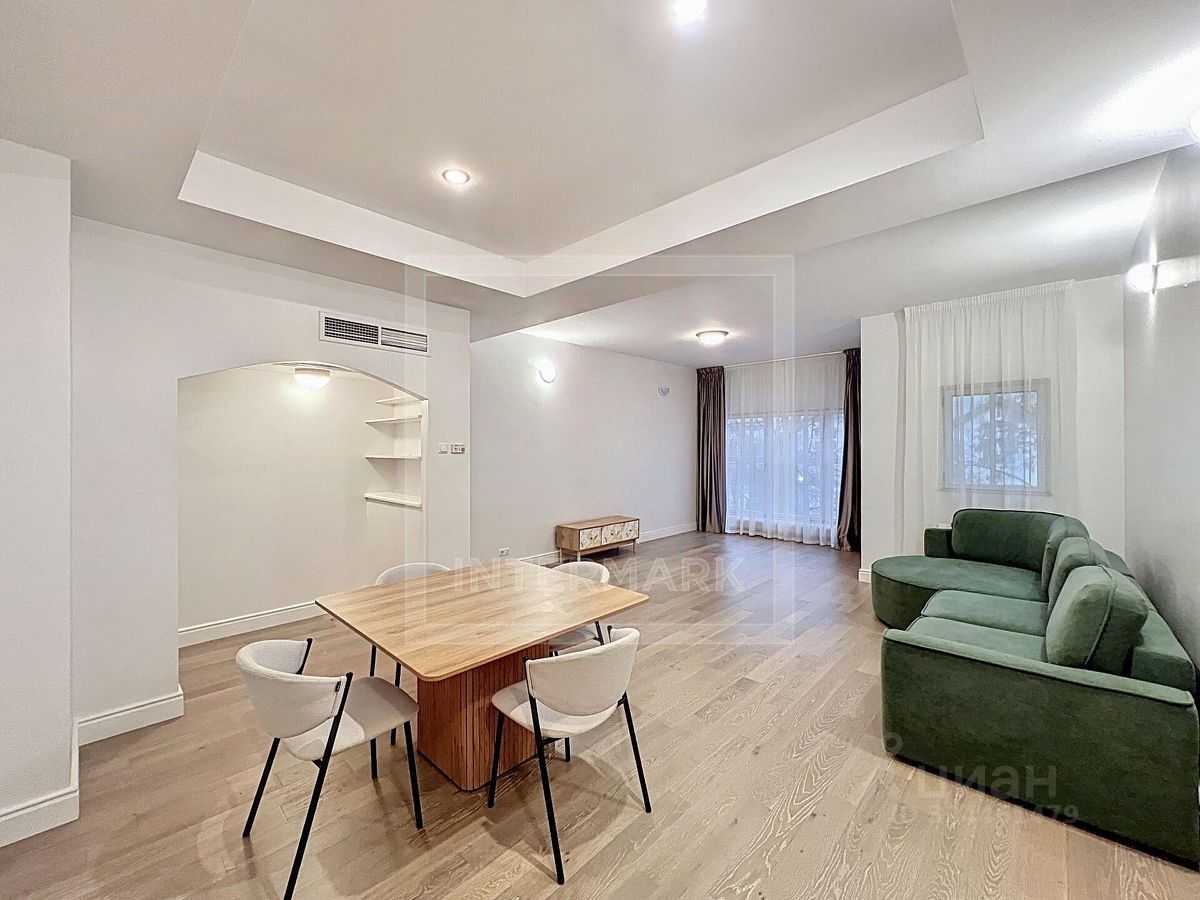 5-комнатная квартира, 195 м²